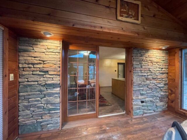 interior-natural-stone-accent-wall