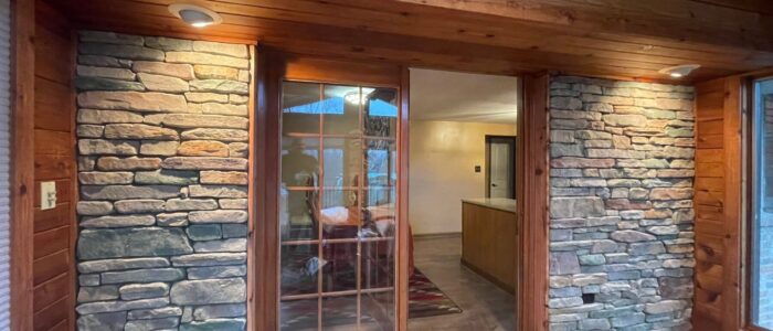 interior-natural-stone-accent-wall